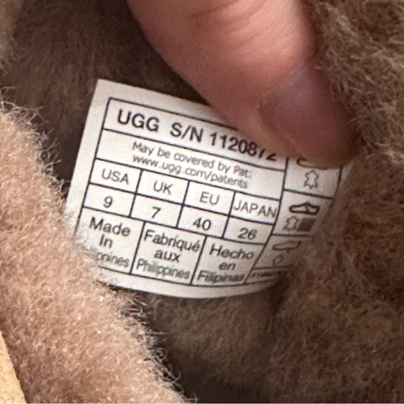 Brand New Size 11 UGG women’s classic mini shine boots/ugg - Picture 7 of 13